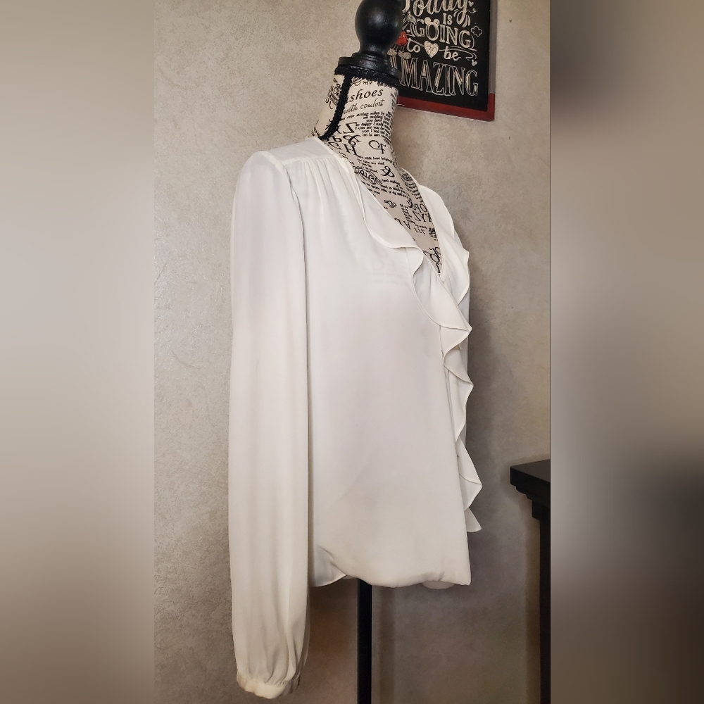 White House/Black Market Elegant White Ruffle Blouse Size:6 - Picture 4 of 7